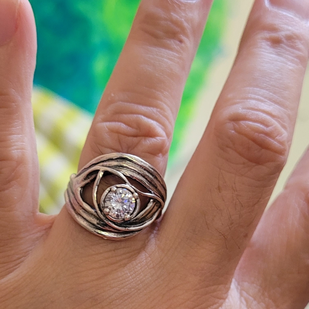 Stunning Sterling Silver Ring Solitaire - image 1